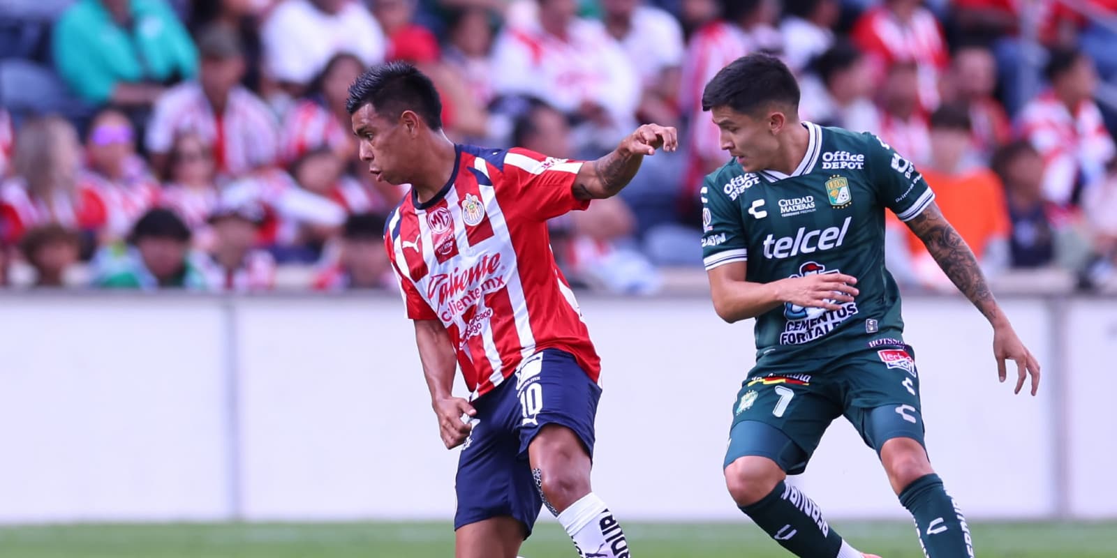 Hay un jugador de Chivas que se fue ovacionado tras su partido ante León, contó con un gran partido