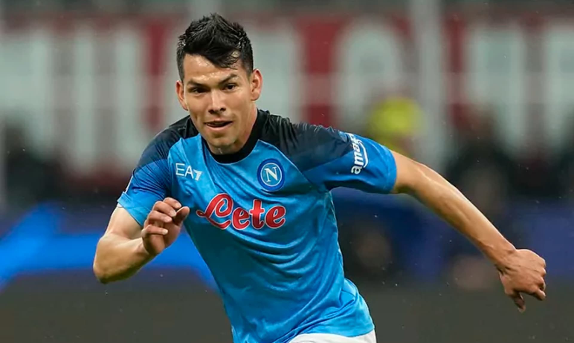 Hirving Lozano jugando con el Napoli (Fuente: AP)