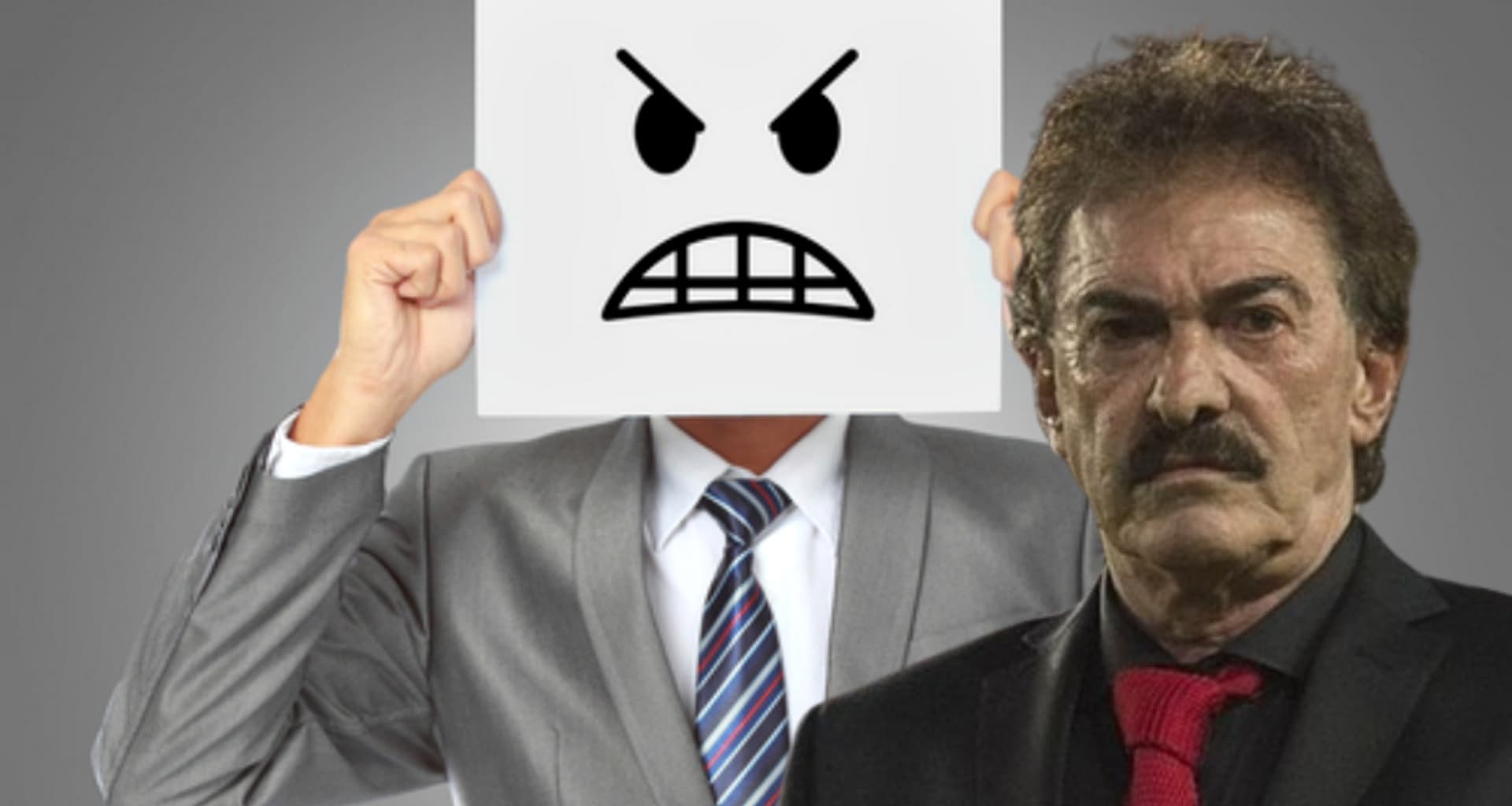 Hombre con cartel y dibujo de enojado, junto con Ricardo La Volpe / Masfe