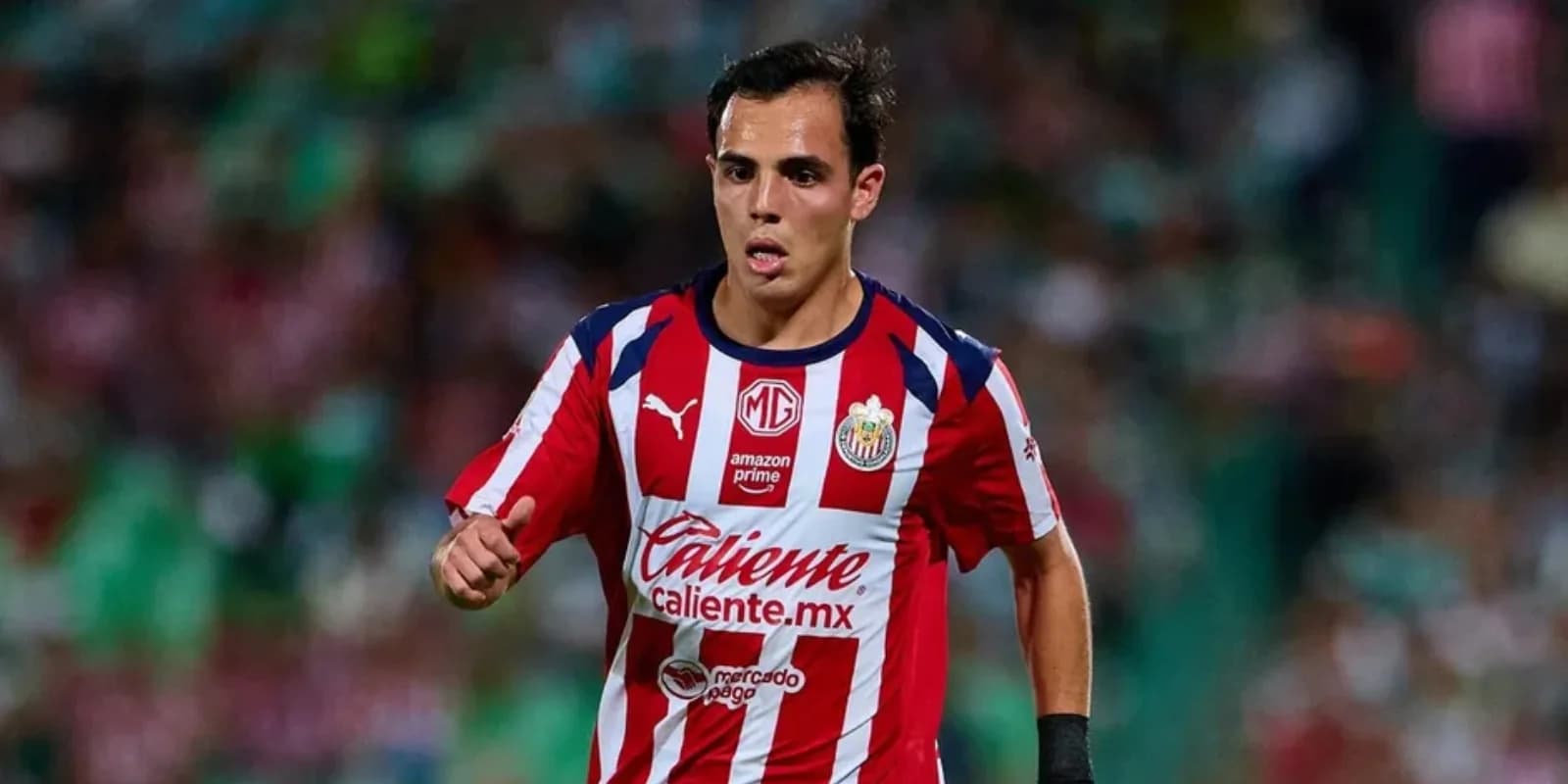 Hugo Camberos es una de las apuestas que tendría Chivas de cara al Clausura 2026