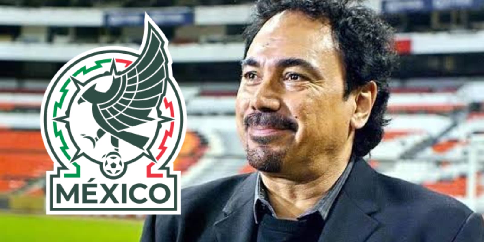 Hugo Sánchez junto al escudo de la Selección Mexicana / FOTO REFORMA