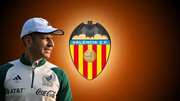 Jaime Lozano junto al escudo del Valencia Club de Fútbol / FOTO Fútbol Total