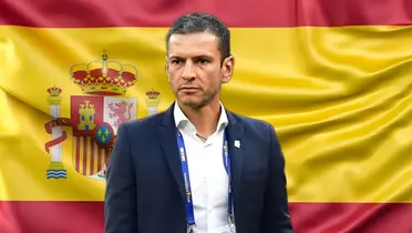 Jaime Lozano y al fondo la bandera de España / Foto Getty