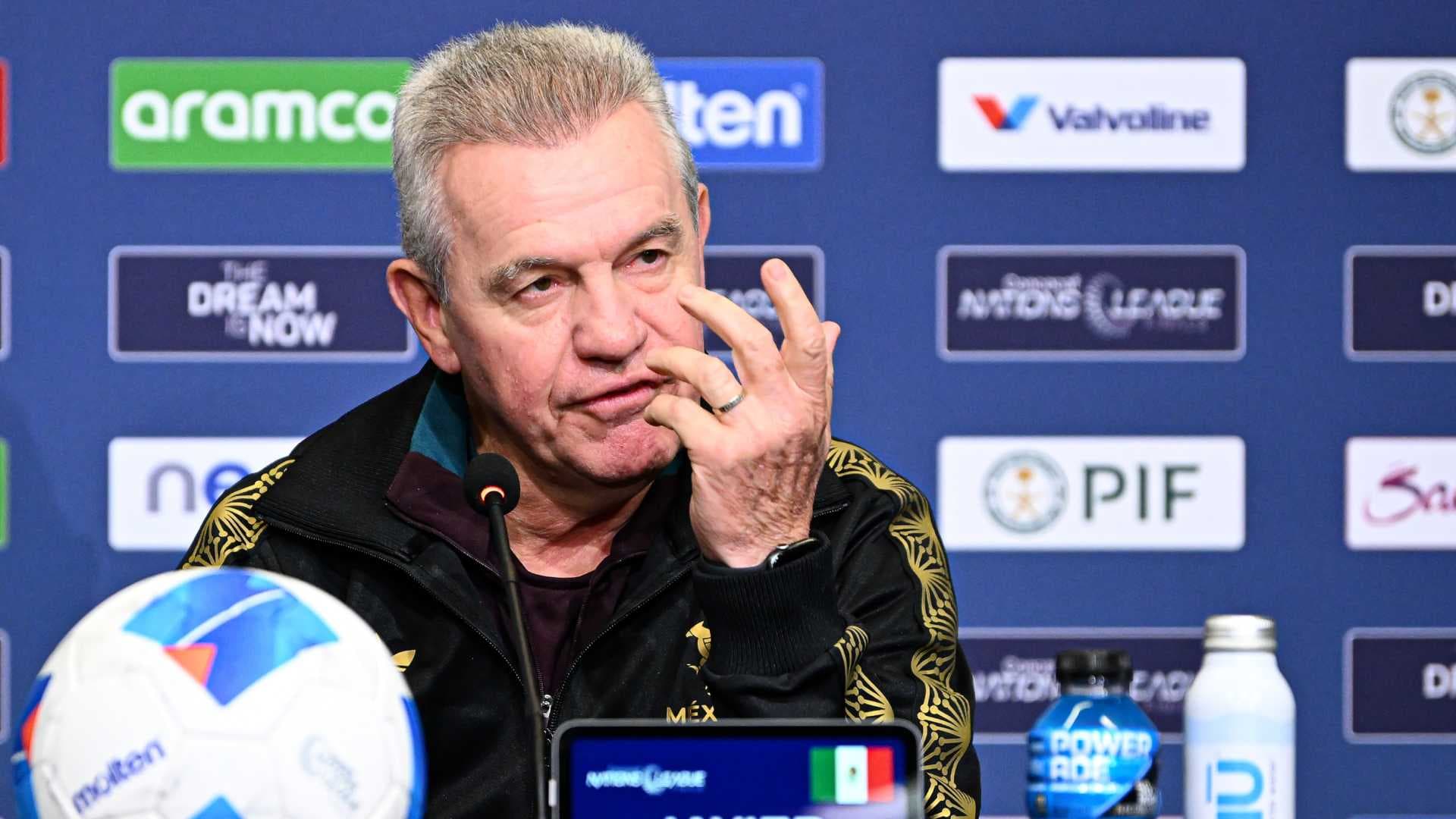Javier Aguirre en conferencia de prensa