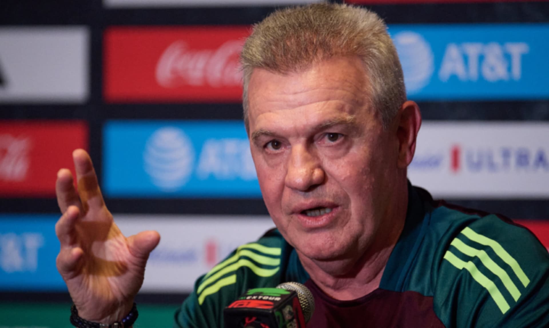 Javier Aguirre en una conferencia de prensas con la selección de México (Fuente: Mexsports)