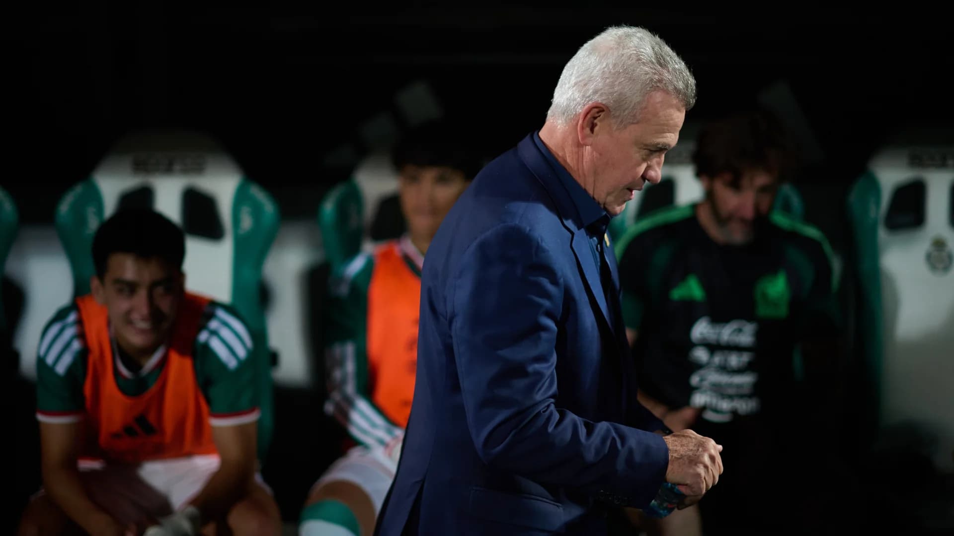 Javier Aguirre escuchando abucheos en Torreón