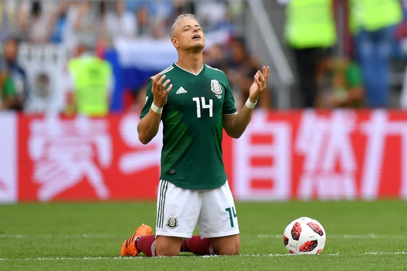 Javier Chicharito Hernández estaría de vuelta con el Tri lo antes posible.