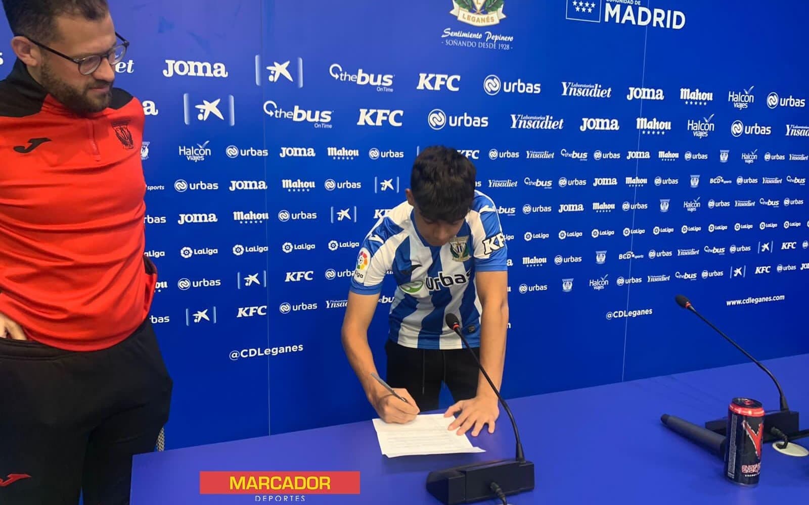 Javier Martínez Loya tendrá su primera experiencia profesional en el futbol de España.