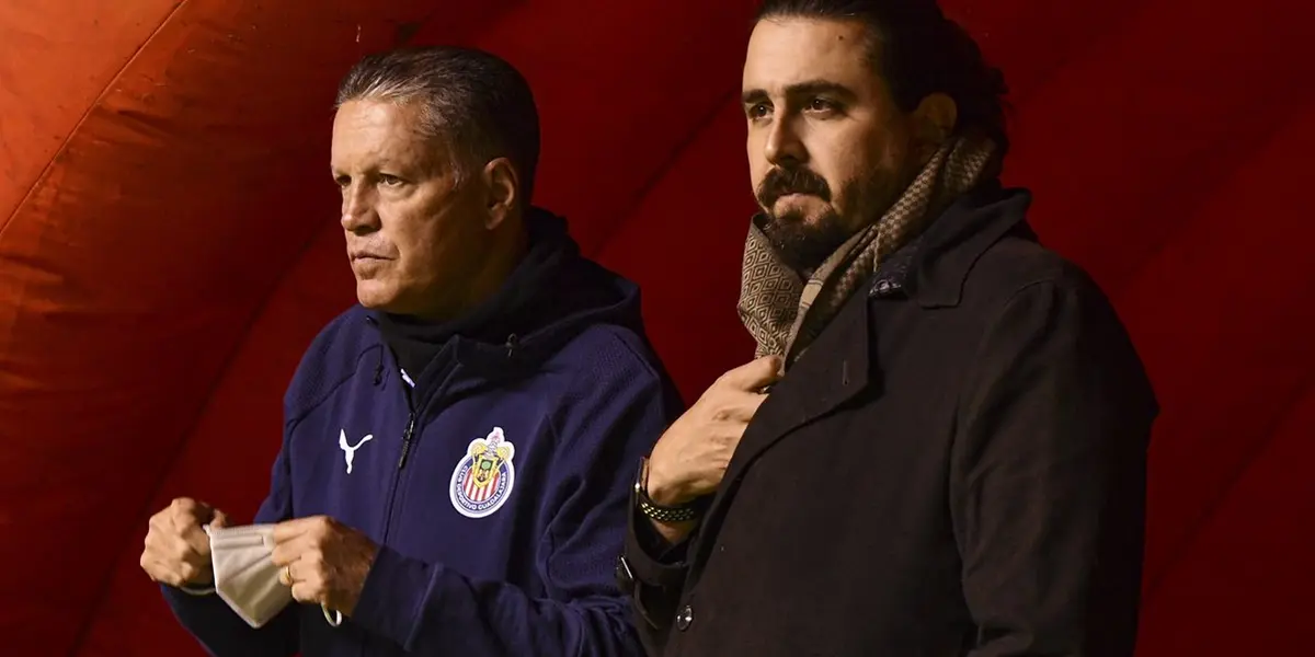 Jesús Molina y otros futbolistas de Chivas estarían perdiendo protagonismo por el miedo de Amaury Vergara a una revuelta dentro del plantel.