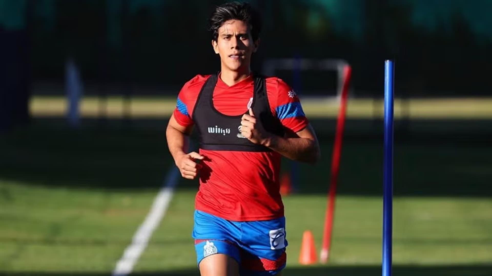 JJ Macías está entrenando en las instalaciones de Chivas para recuperarse y encontrar equipo | Foto: X @jjmacias9