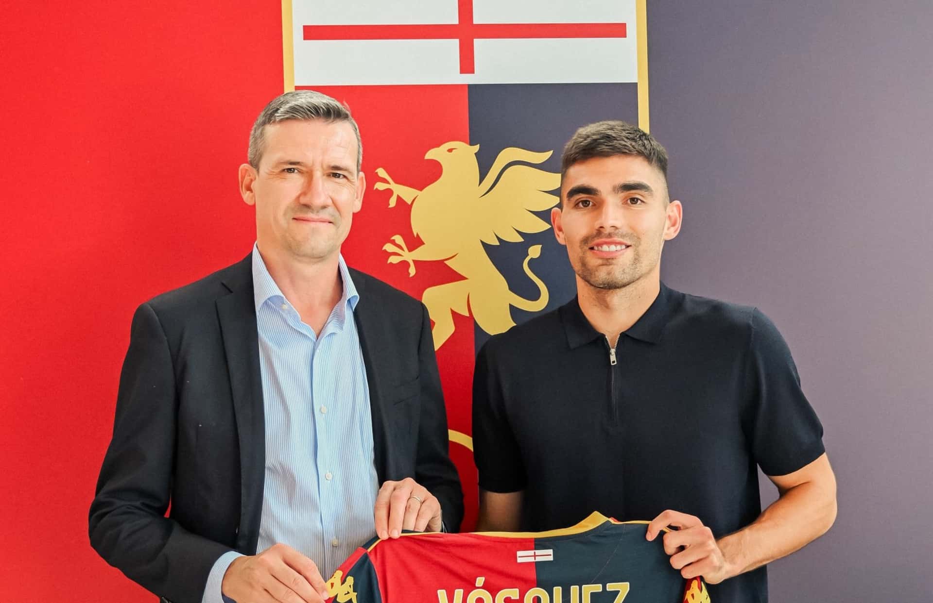 Johan Vásquez en su nueva renovación/ Foto Genoa.