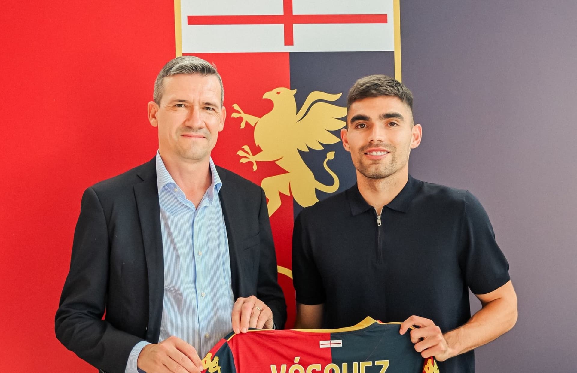 Johan Vásquez en su nueva renovación/ Foto Genoa.