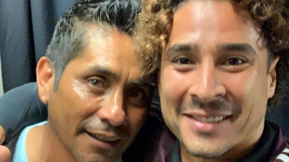 Jorge Campos tiene un caballo fino y esto debe trabajar Guillermo Ochoa para tenerlo.