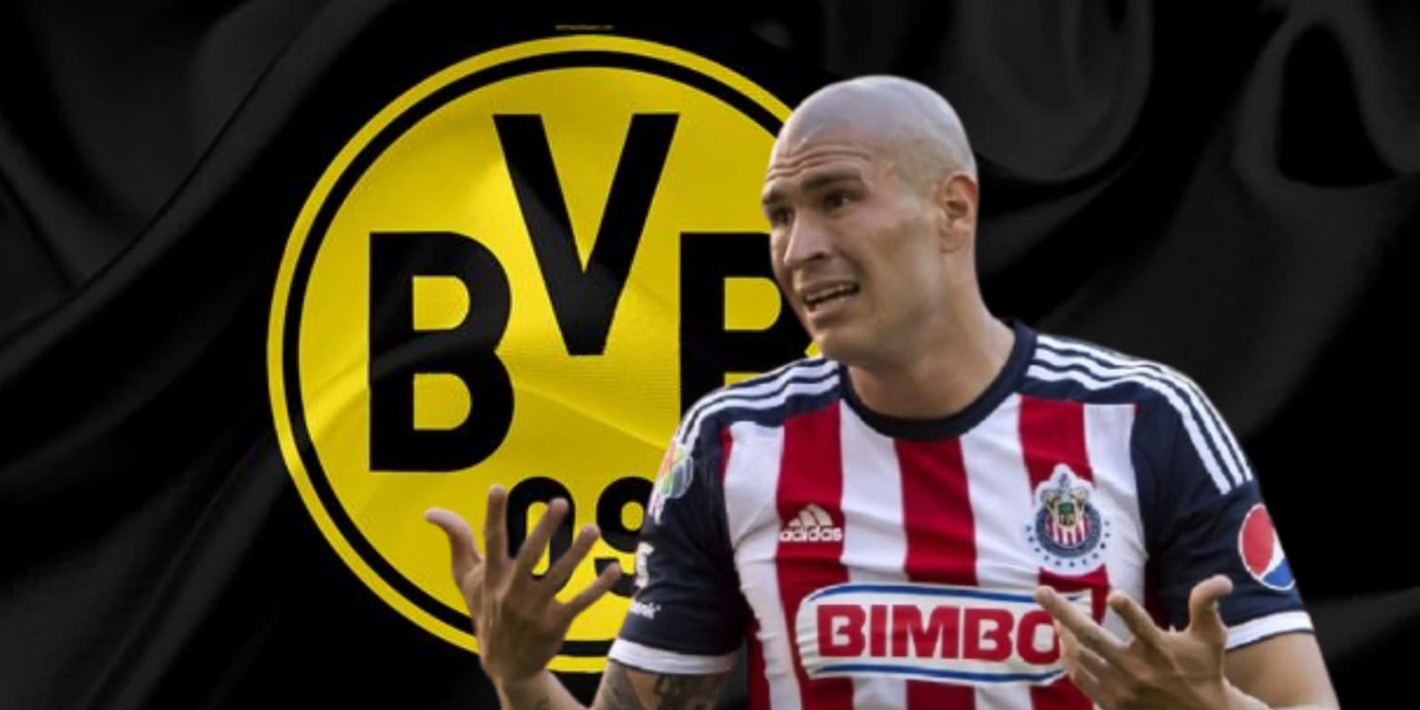Jorge Enríquez junto al escudo del Borussia Dortmund / FOTO LEYENDAS DEL FÚTBOL