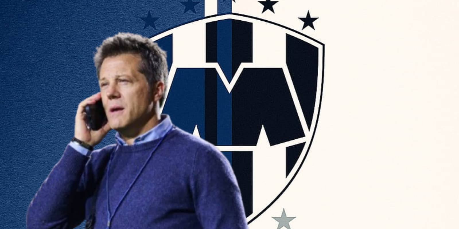José Antonio Noriega junto al escudo de Rayados / FOTO AS MÉXICO