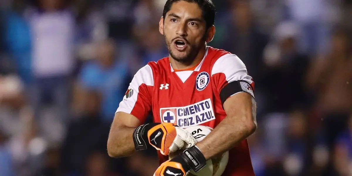 José de Jesús Corona pasó de salir por la puerta de atrás a estar a punto de firmar un contrato vitalicio con Cruz Azul.