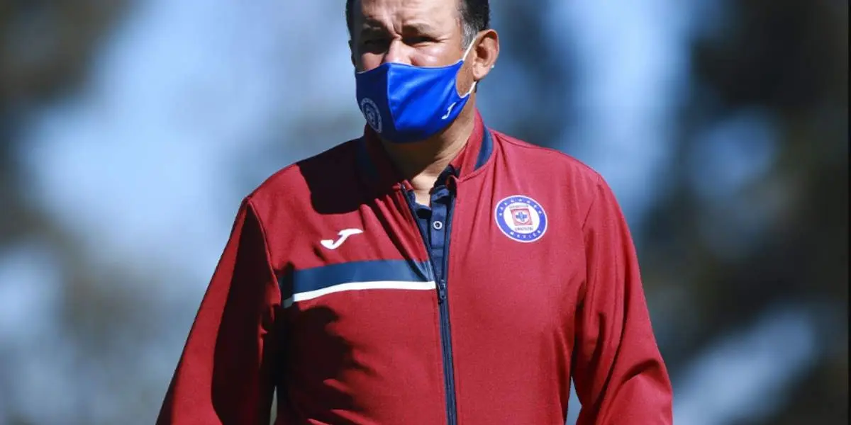 Juan Reynoso provocó una gran revolución en Cruz Azul y hasta les prohibió varias cosas a los jugadores, para que recuperen su nivel.