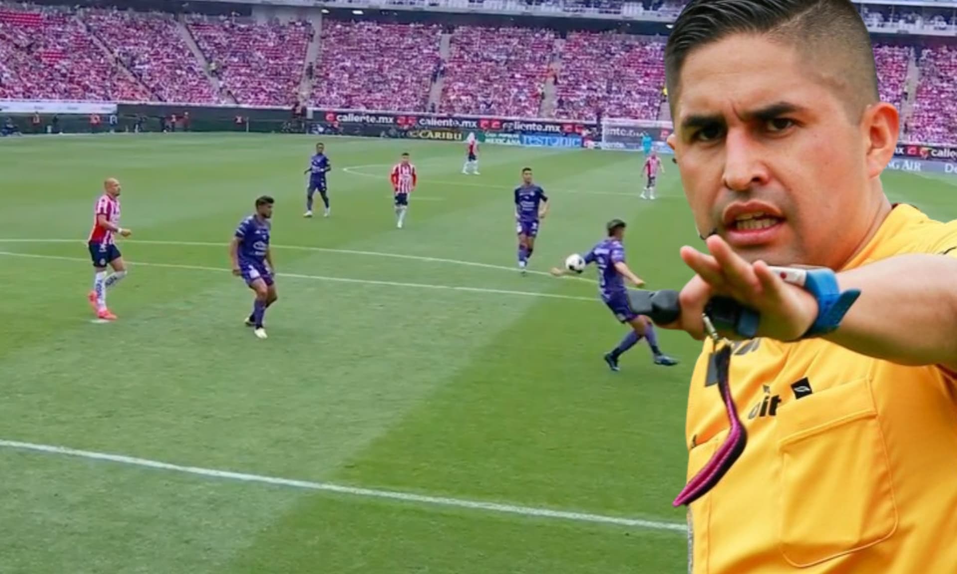 Jugada en la que impacta la pelota en la mano de Ventura Alvarado (Fuente: Telemundo)