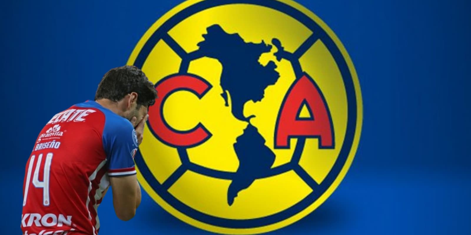 Jugador de Chivas junto al escudo del América / FOTO Fernando Carranza