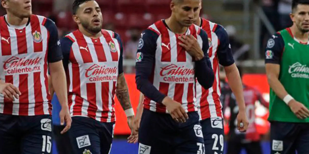 Jugadores como Alexis Vega, Uriel Antuna y Cristian Calderón podrían estar entre la lista de los jugadores poco profesionales de Chivas.