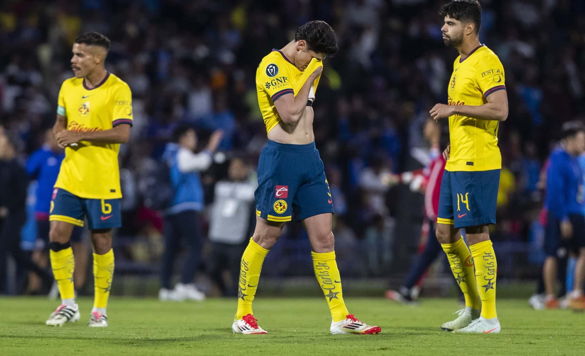 Jugadores de América se lamentan tras derrota (Fuente: Mexsports)