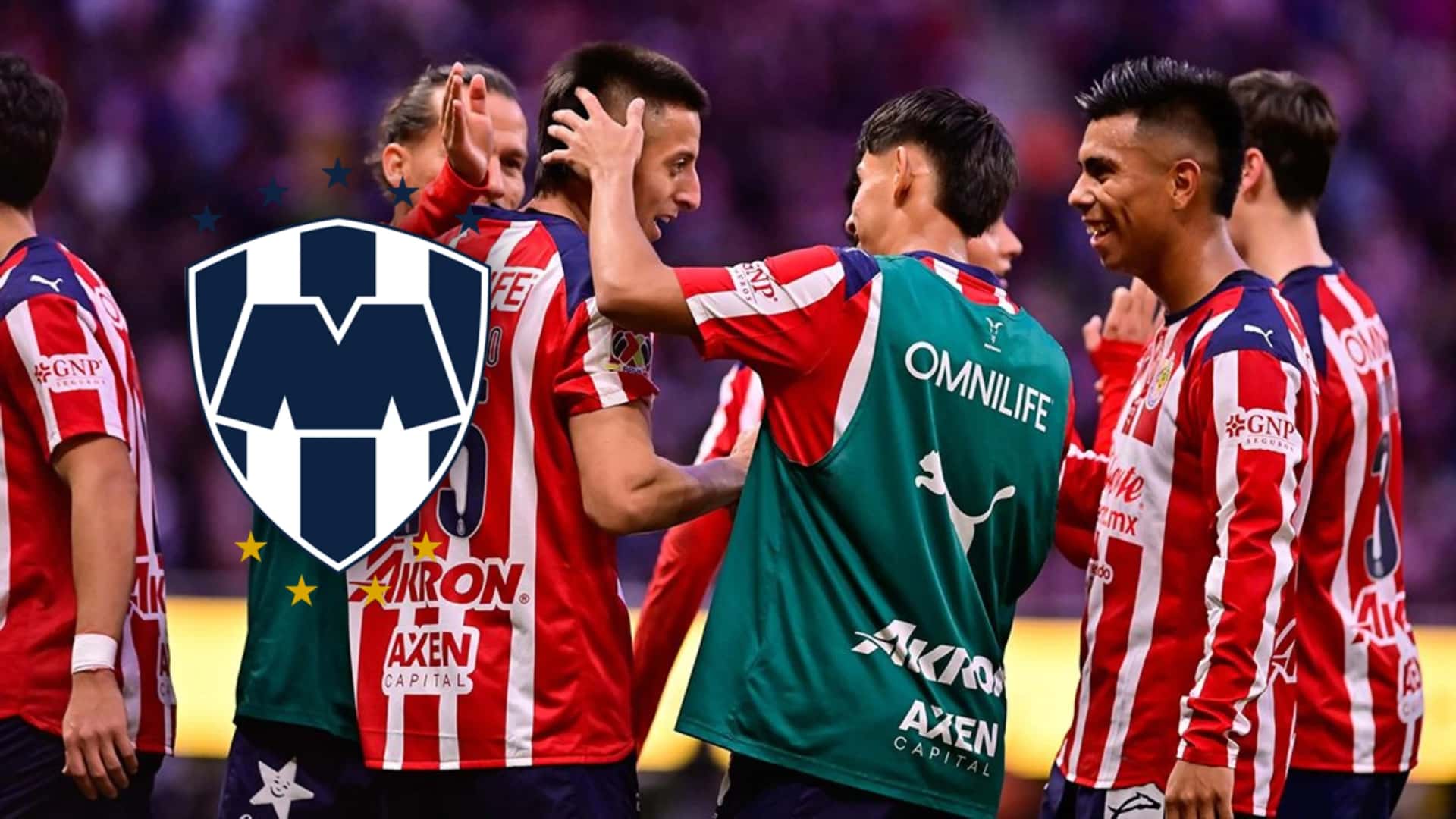 Jugadores de Chivas festejando un gol