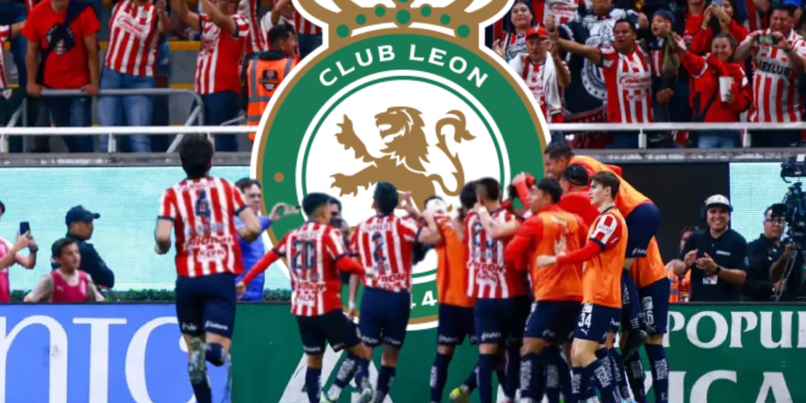 Jugadores de Chivas junto al escudo del León / FOTO TV AZTECA