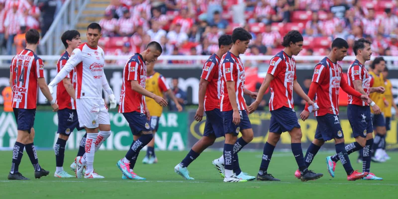 Jugadores de Chivas saliendo de su duelo ante FC Juárez / FOTO ESPN DEPORTES