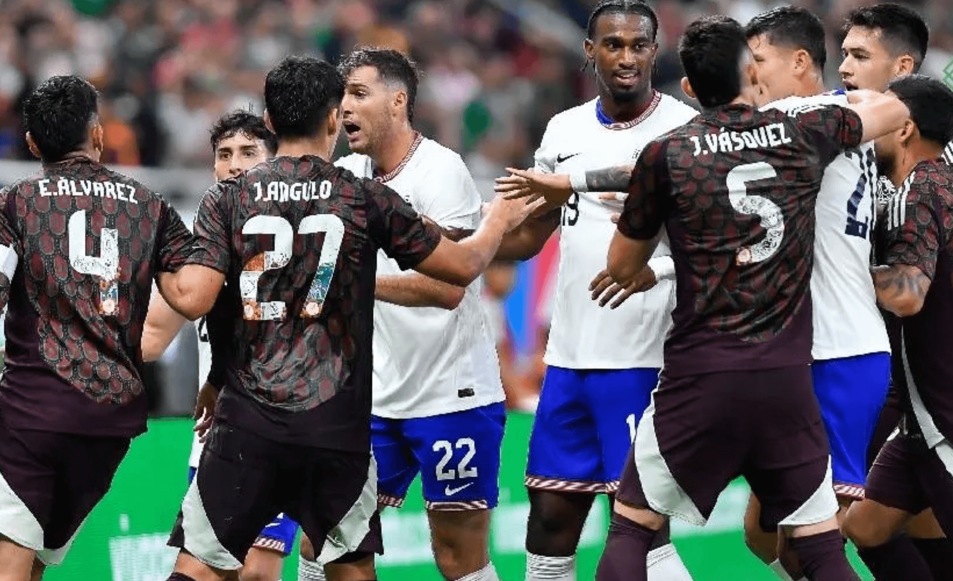 Jugadores de México y USA pelean (Fuente: Mexsports)