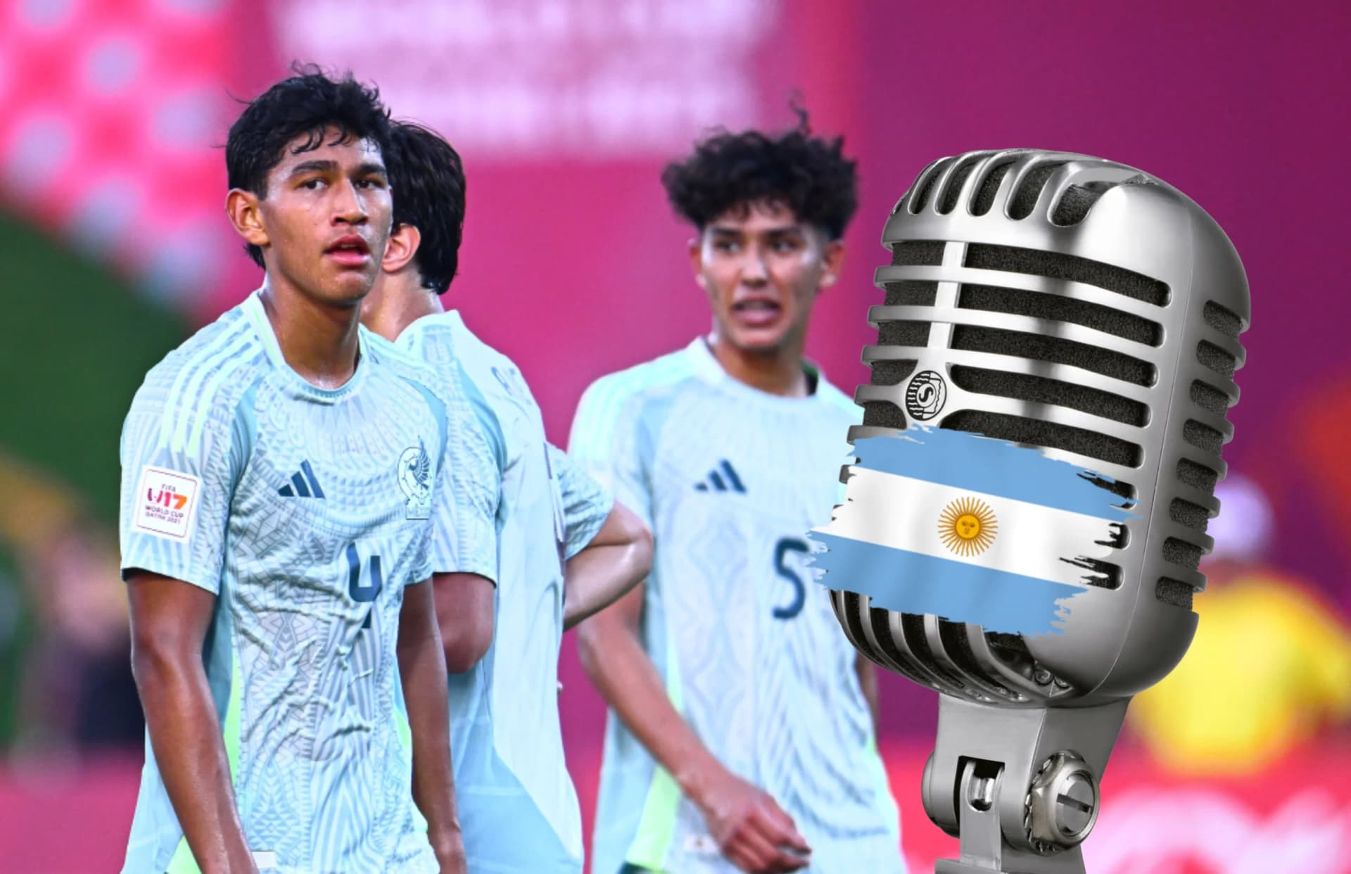 Jugadores de Selección Mexicana y micrófono/ Foto ESTO.