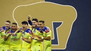 Jugadores del América junto al escudo de Pumas / FOTO Telediario