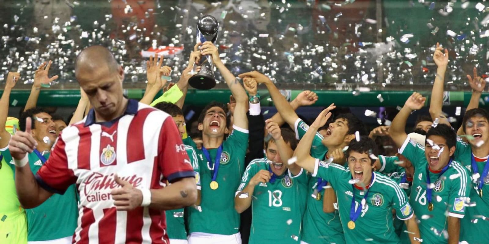 Jugó en Chivas, fue campeón del mundo, ahora tiene trabajo gracias al Chicharito