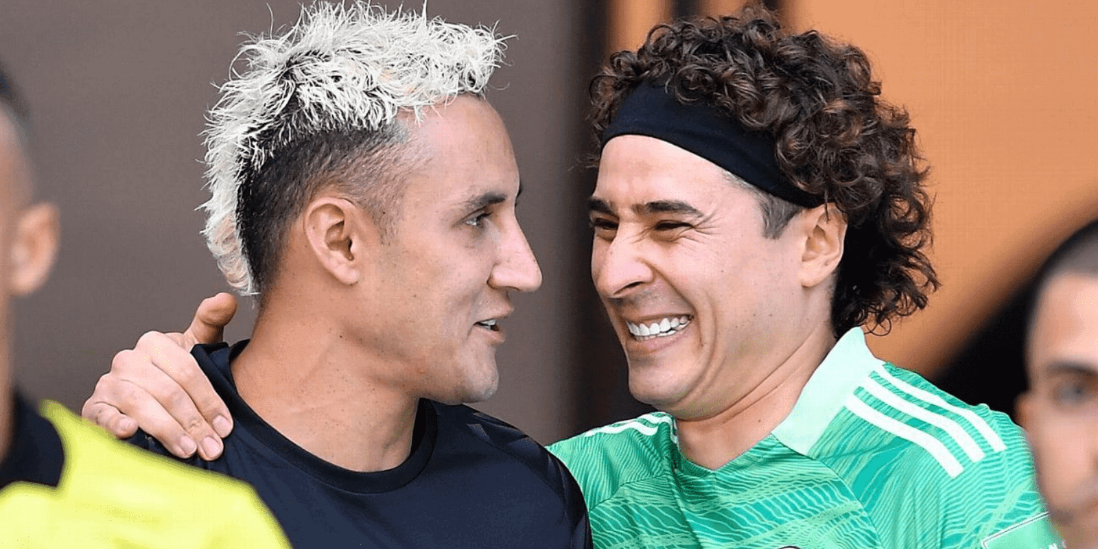 Keylor Navas fichó con el Nottingham Forest de la Premier League y la diferencia salarial con Guillermo Ochoa