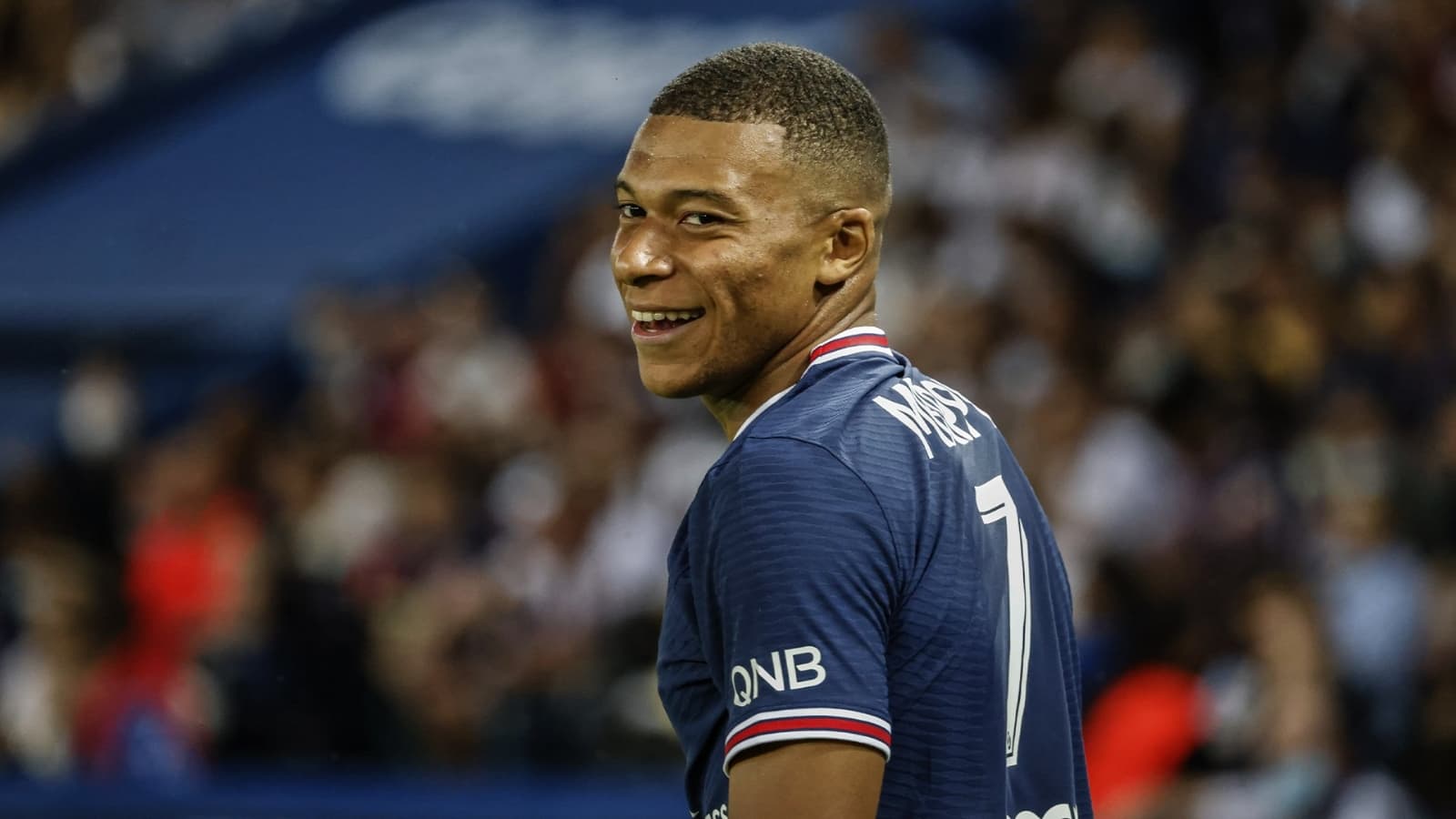 Kylian Mbappé fue la otra gran estrella de las negociaciones en este último libro de pases en Europa. El jugador de PSG no se encarga personalmente de los trámites vinculados a sus contratos, ni de la gestión de reuniones con directivos. Eso se lo deja a su padre: Wilfried Mbappé.
