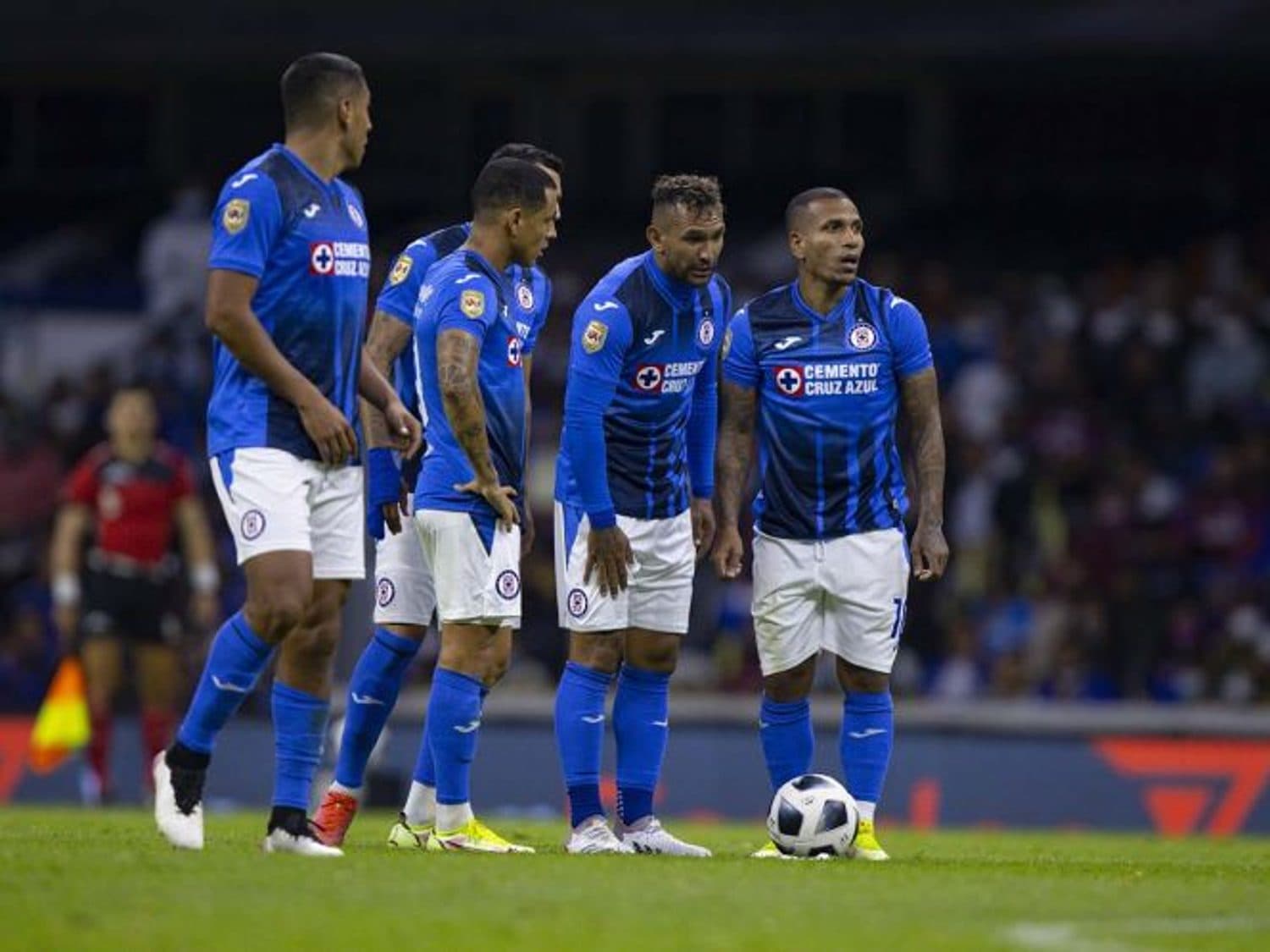 La afición de Cruz Azul sigue sin entender que el grito discriminatorio no está bien y por esa razón la FMF ya analizaría una fuerte sanción para La Máquina.