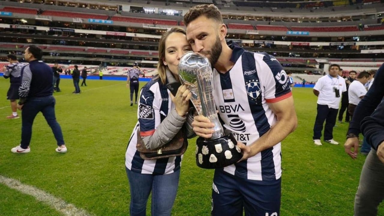 La esposa del futbolista del América lo ha acompañado en varios momentos de su carrera, tanto buenos como malos.