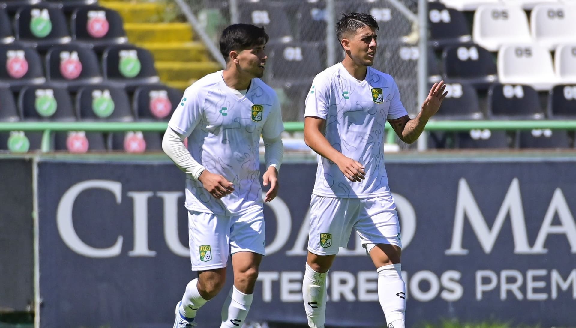 La Fiera marcha con paso perfecto al mando de Paiva