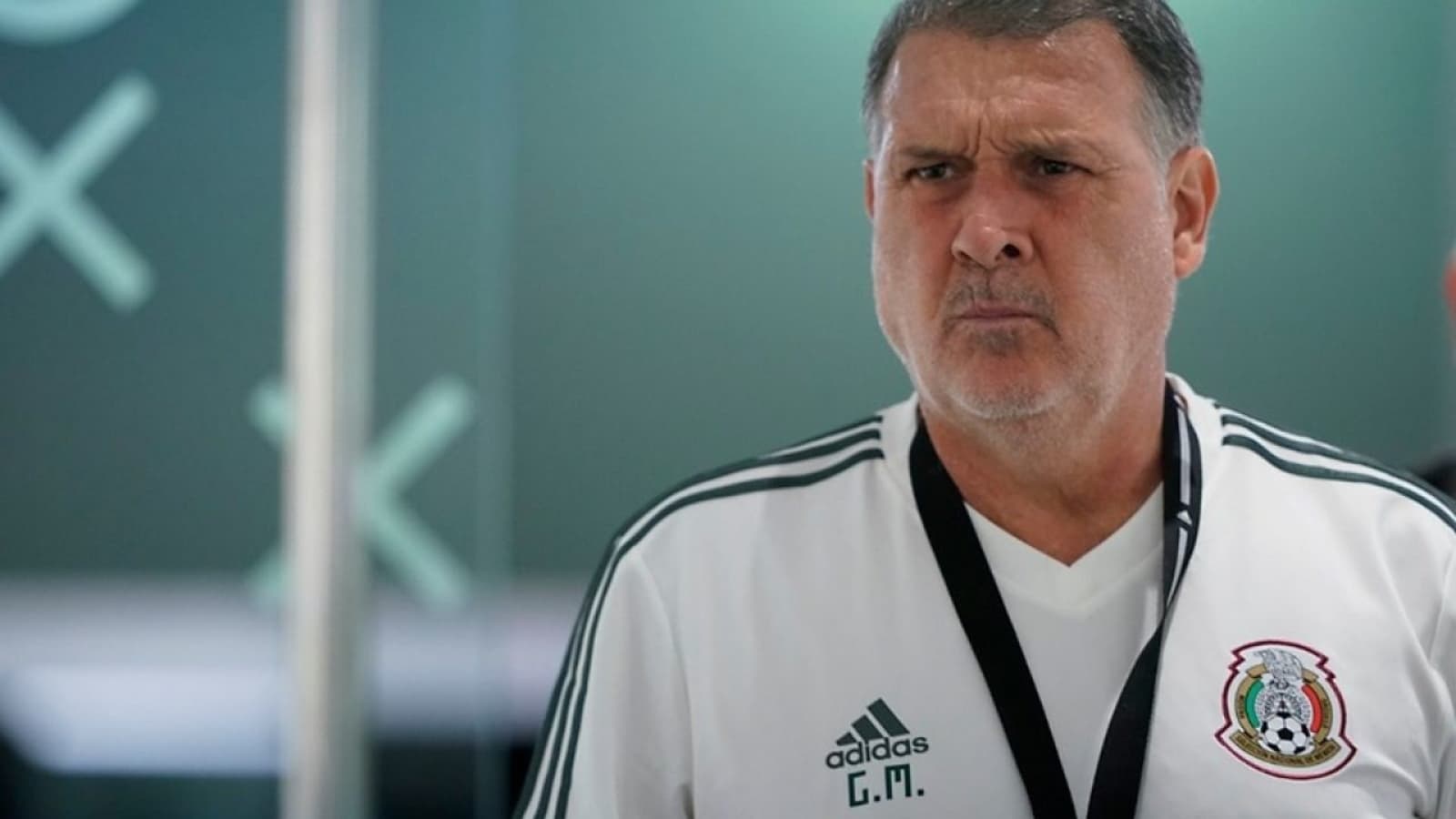 La molestia de Gerardo Martino con los directivos mexicanos provocaría su salida de la selección mexicana, ante Chile dio pistas de su renuncia