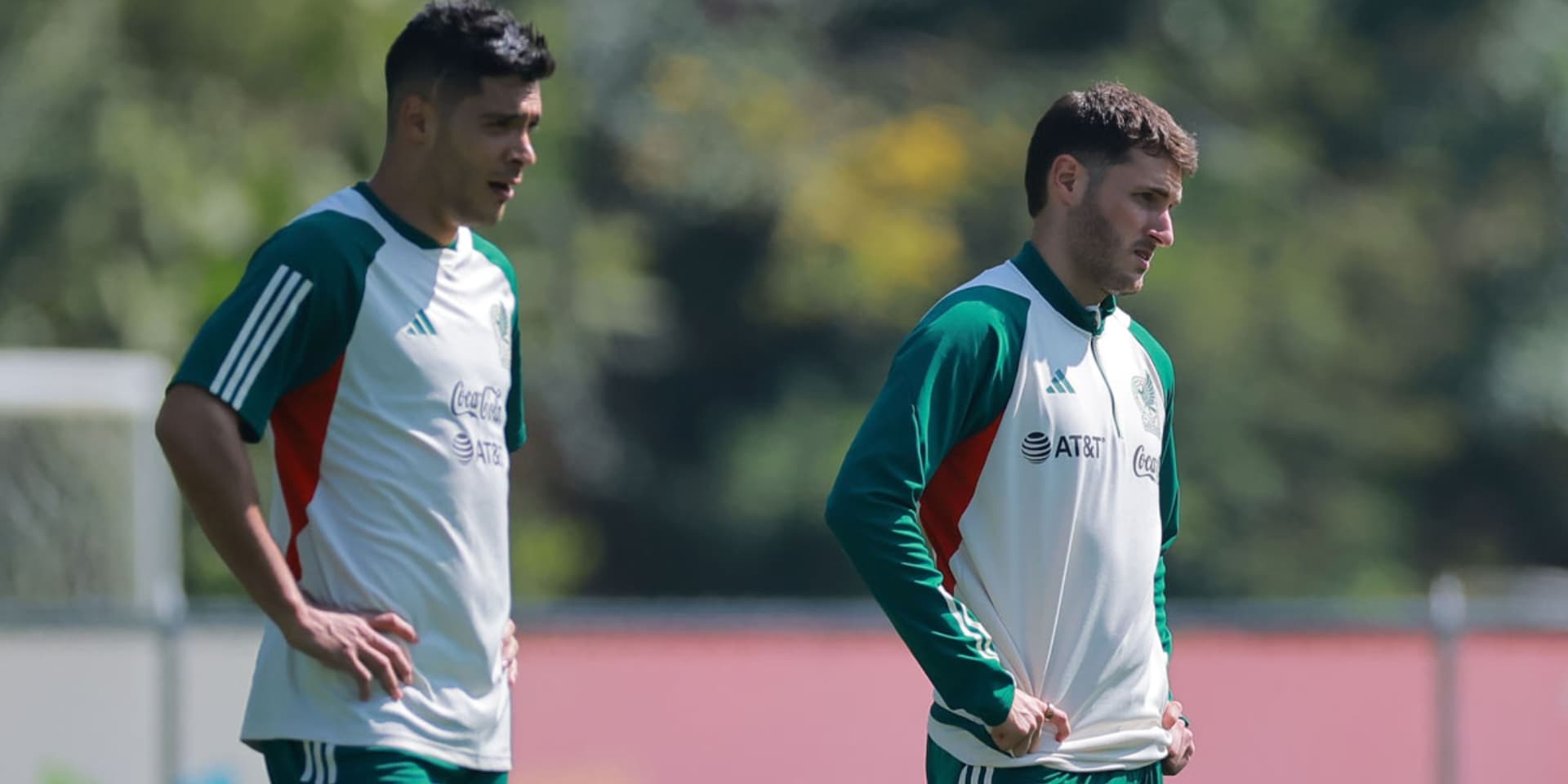 La reacción de Raúl Jiménez tras ver que Giménez es suplente
