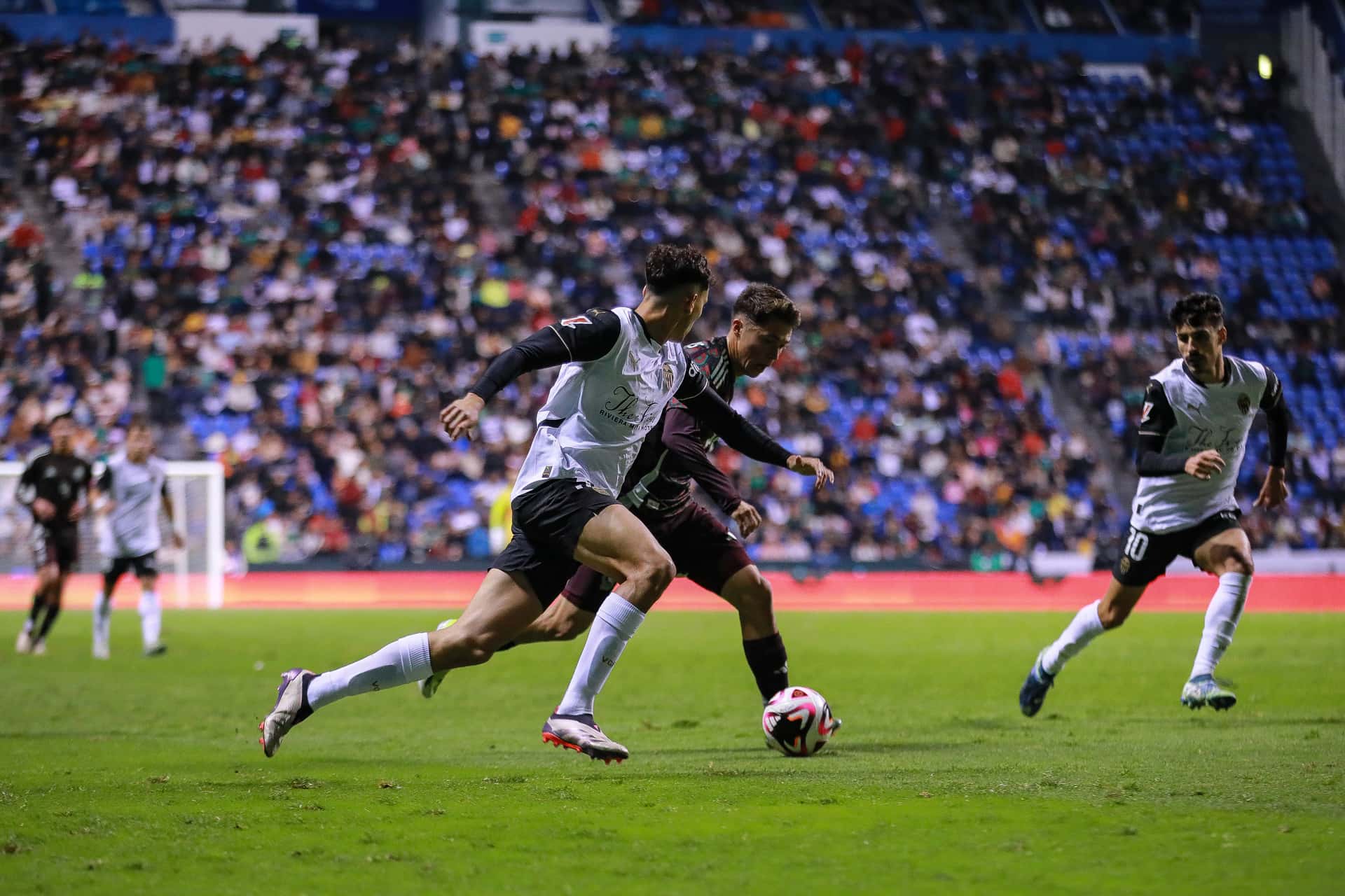 La Selección Mexicana en el partido ante el Valencia (Foto: Mexsport)