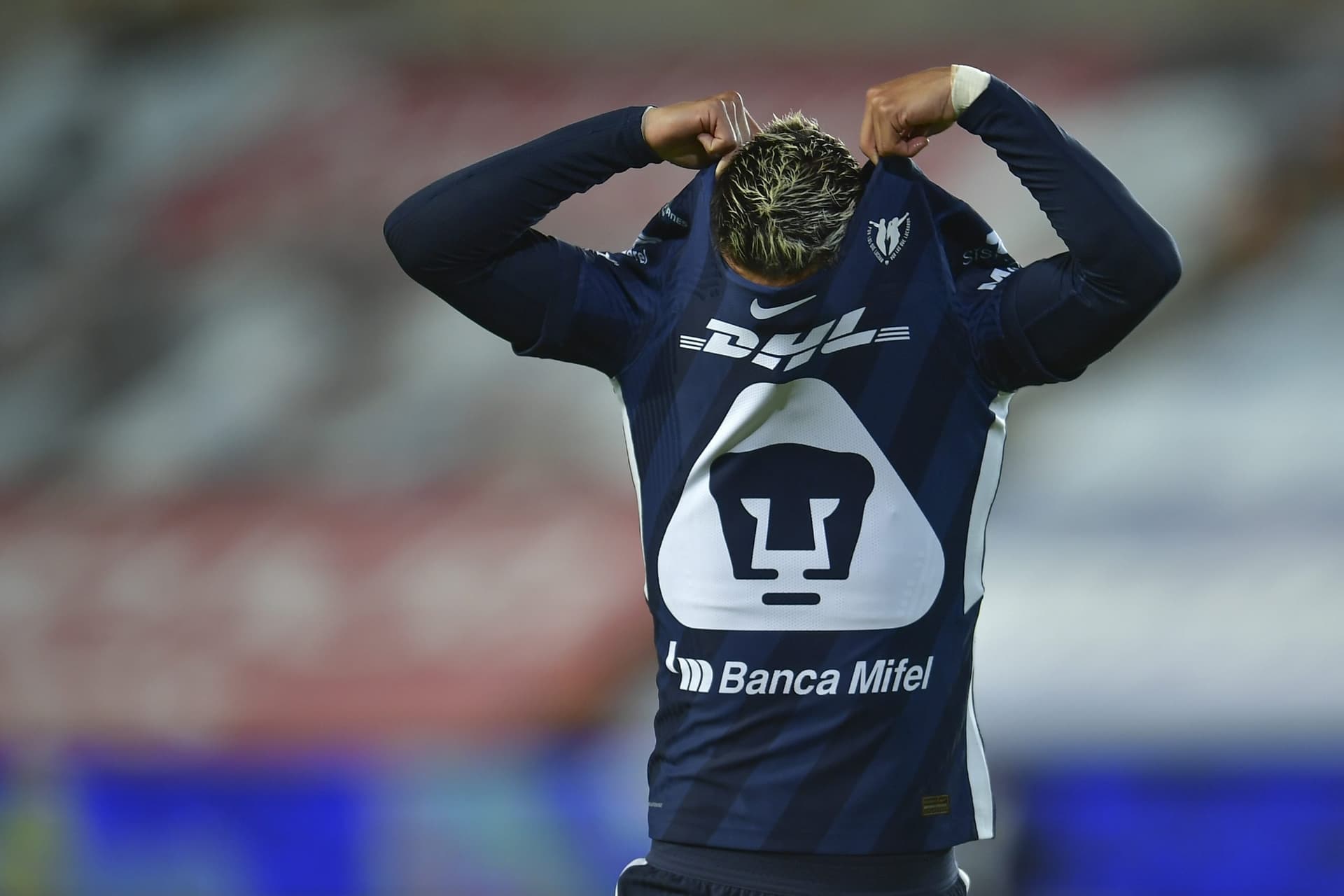Lillini borraría a un jugador tras no hacer nada ante Cruz Azul.