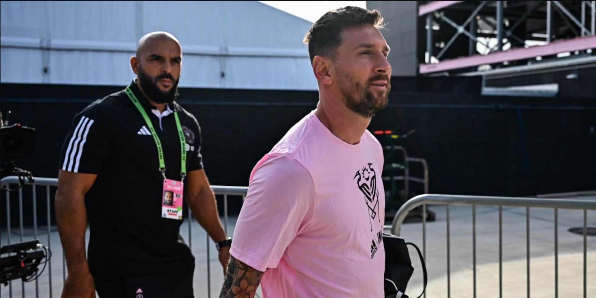 Lionel Messi tiene un guardaespaldas que sirvió al ejército norteamericano y esto gana por cuidar al Campeón del Mundo