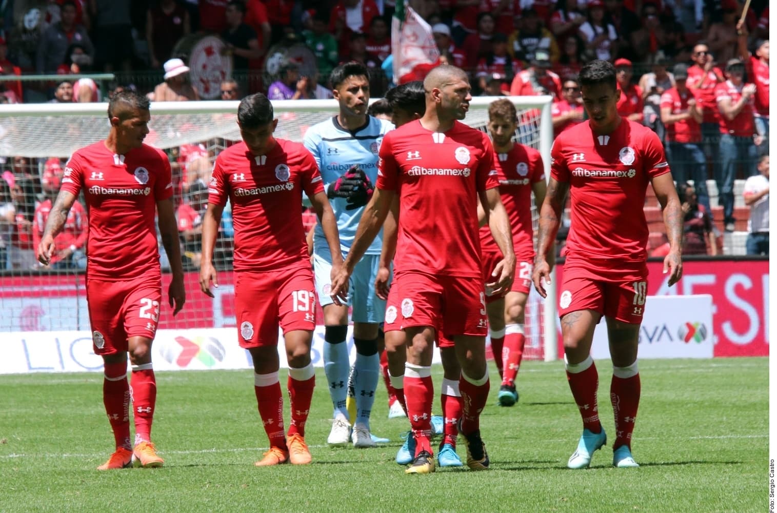Llegó a Toluca para reforzar la delantera en la presente Liga MX y ha estado bajo la lupa por posibles indisciplinas aparte de los “Diablos Rojos” pagaran un buen dinero por él.