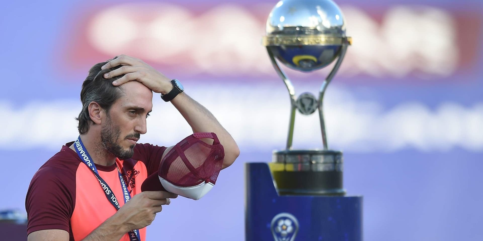 Lo que le costaría a Cruz Azul fichar al entrenador Luis Zubeldía tras ganar la Copa Sudamericana