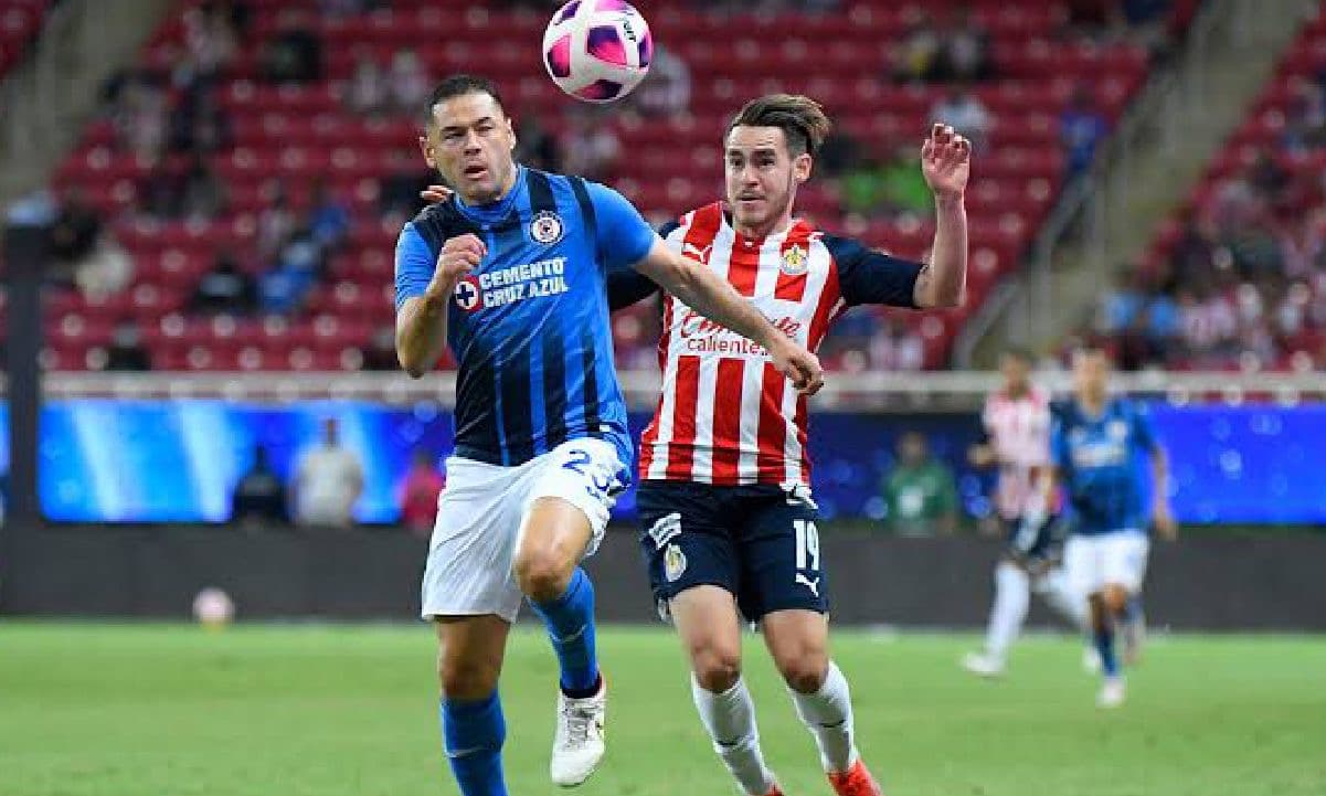 Los dos equipos buscaron un defensa.