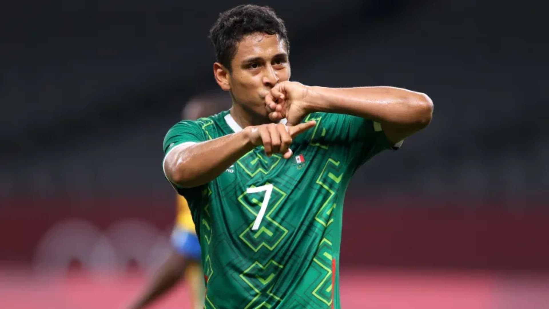 Luis Romo con la camiseta de la Selección de México. (Foto: 90min)