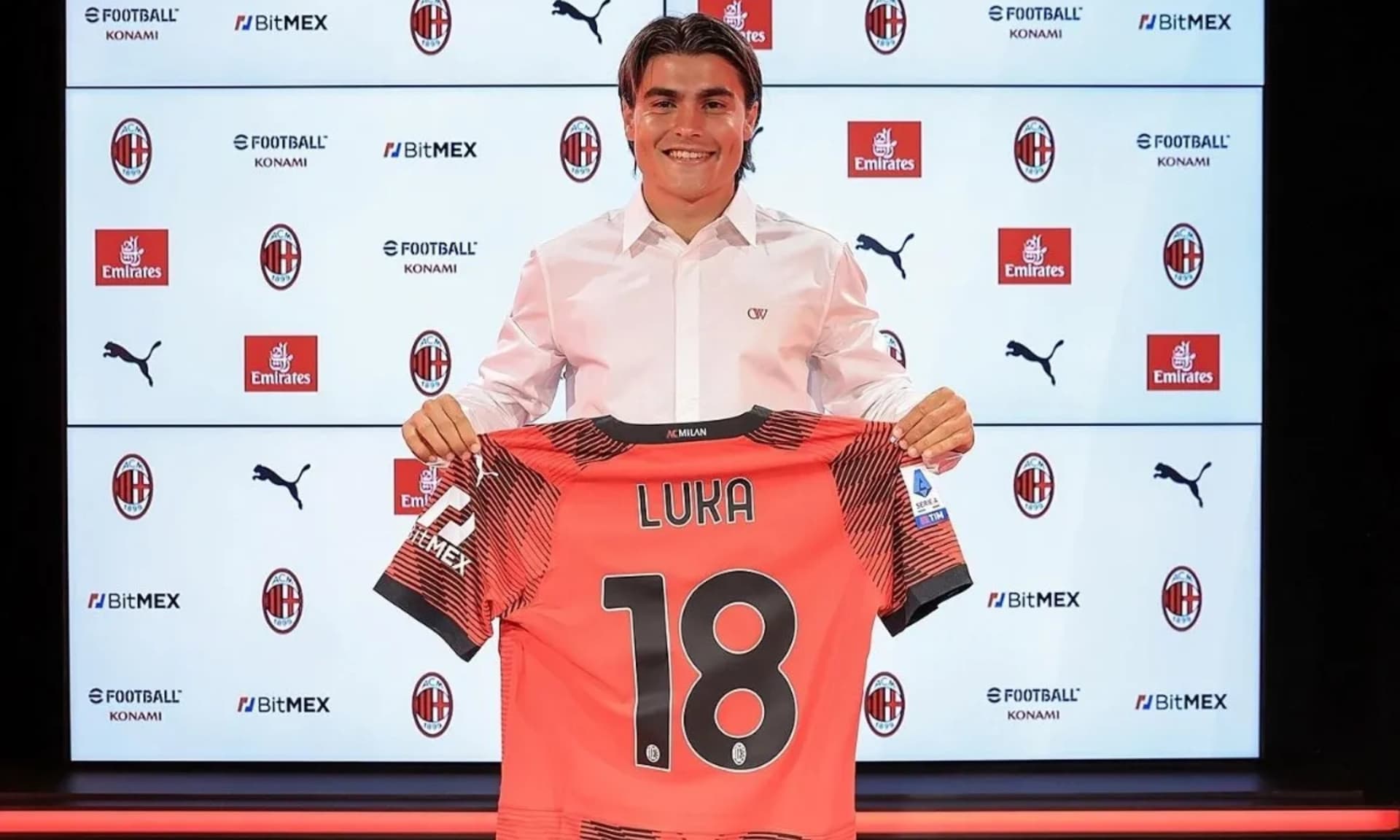 Luka Romero anunciado por el AC Milan, en su presentación (Fuente: AC Milan)