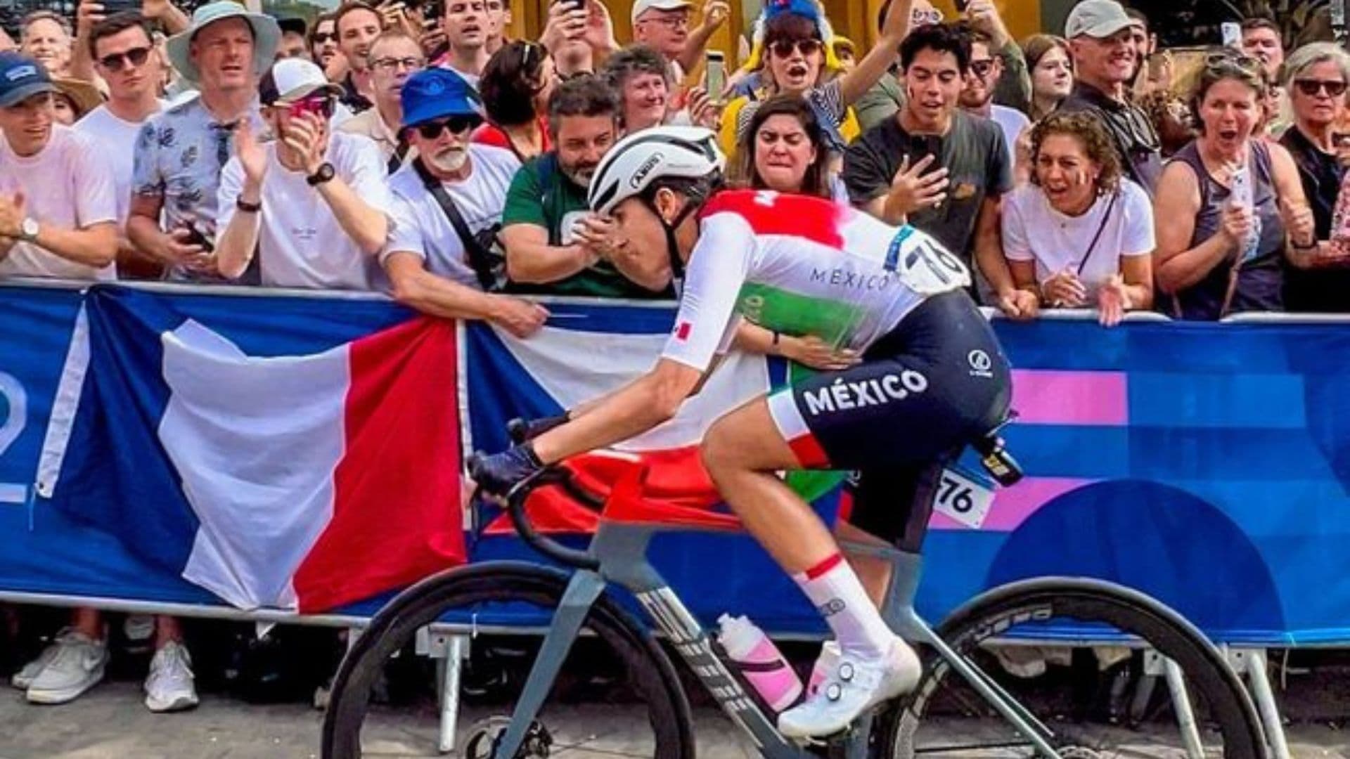 Marcela Prieto arriba de su bicicleta. (Foto: COM)