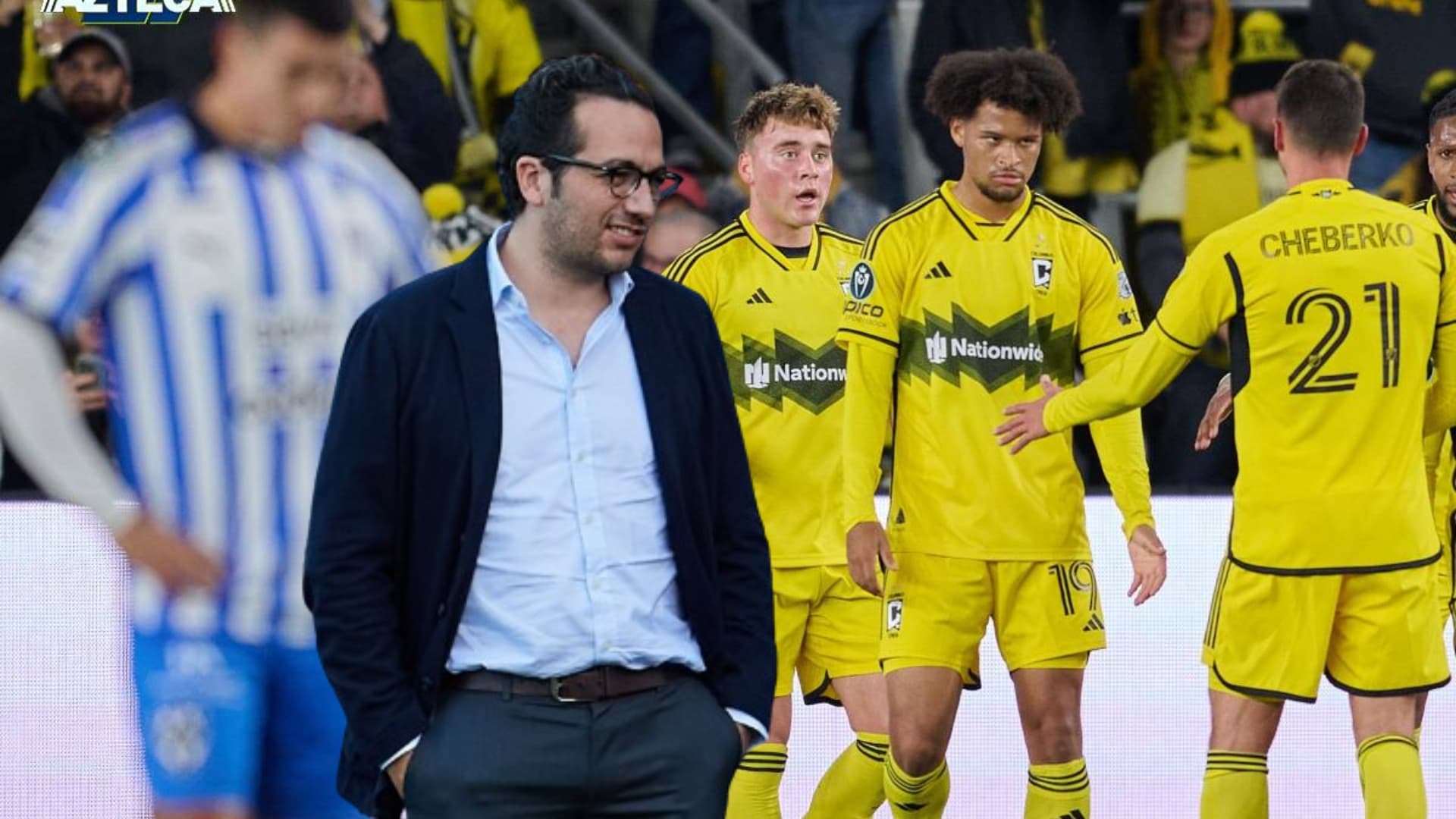 Mauricio Culebro y jugadores de Rayados y Columbus Crew Foto: TV Azteca Deportes