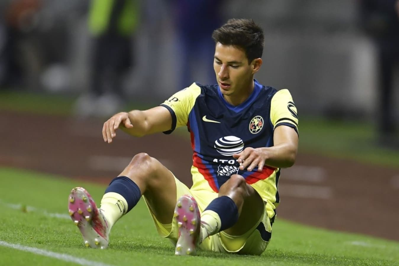 Mauro Lainez provocó el penal para Cruz Azul y en las redes sociales la afición del América le puso un nuevo apodo.